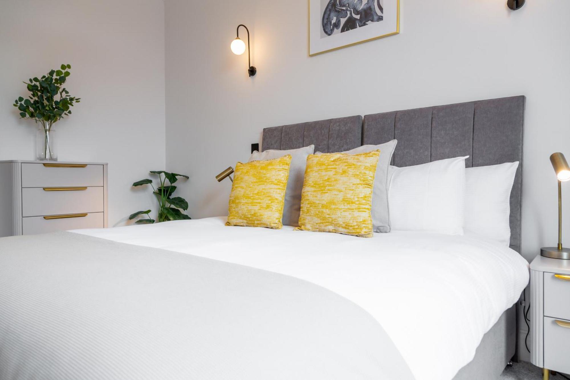 Апартаменты The Salisbury - Luxury By In